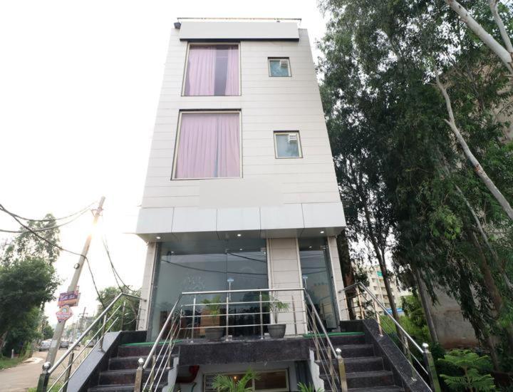 Hotel Wisteria -Main Highway Hotel Zirakpur Luaran gambar