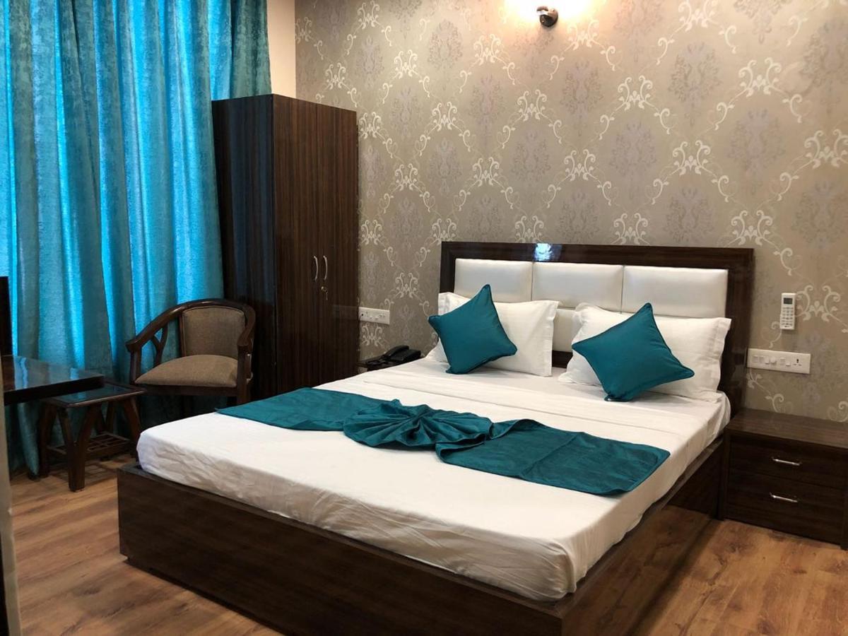 Hotel Wisteria -Main Highway Hotel Zirakpur Luaran gambar