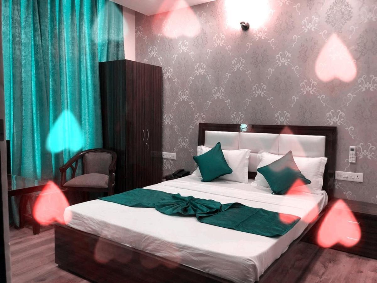 Hotel Wisteria -Main Highway Hotel Zirakpur Luaran gambar