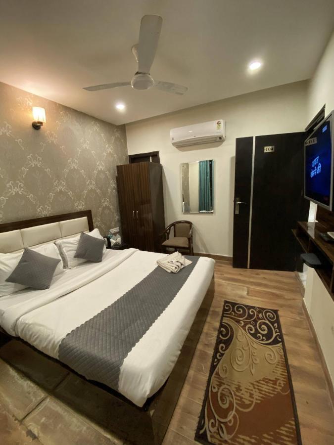 Hotel Wisteria -Main Highway Hotel Zirakpur Luaran gambar