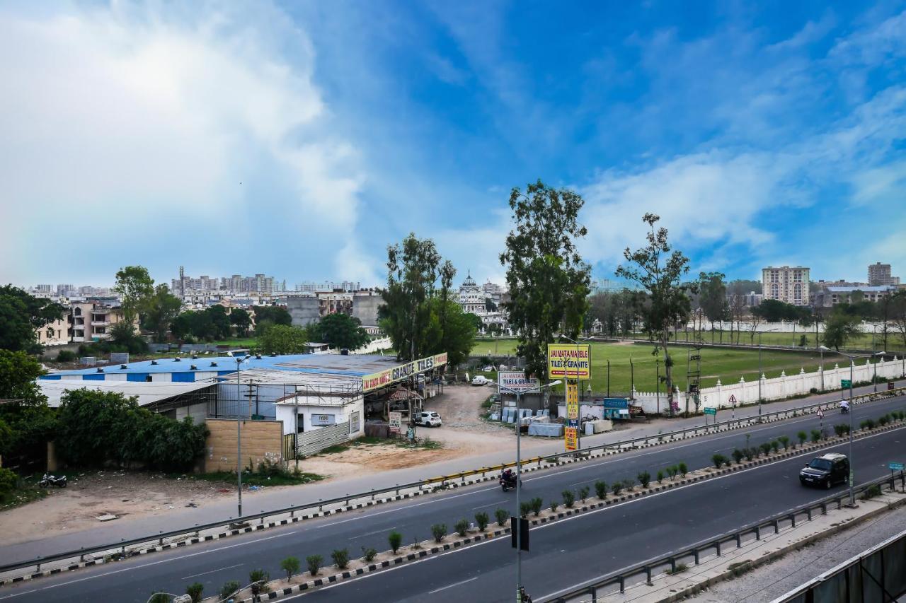 Hotel Wisteria -Main Highway Hotel Zirakpur Luaran gambar